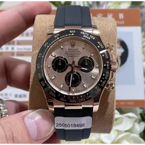 18K 로즈골드 커스텀 데이토나 – 40mm / 4130 무브먼트