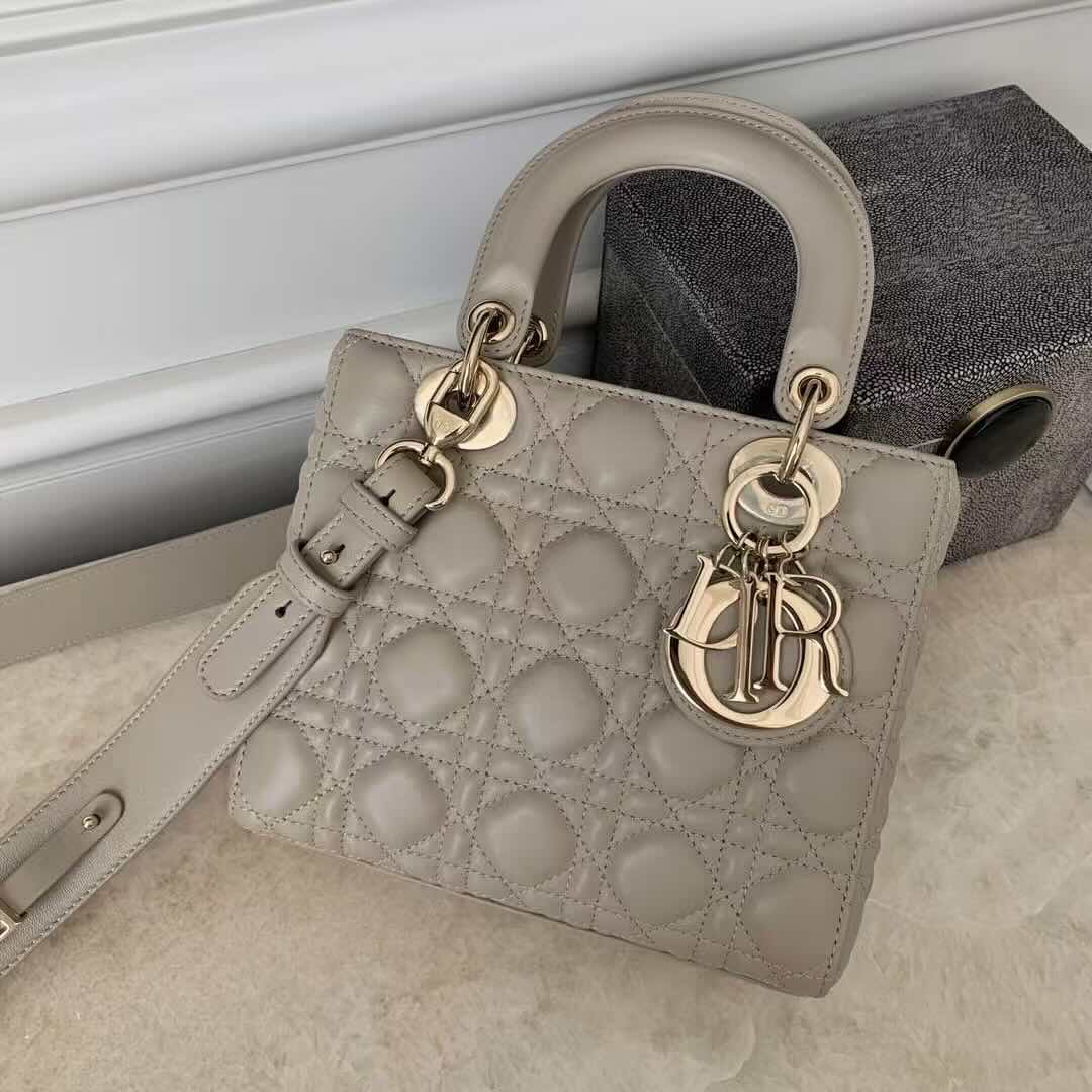 Dior Lady Dior Bag – Blush Beige (4 Grid, Size 20×17×8 cm)