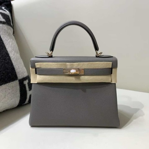 Hermès Kelly 25 Sellier in Etain Epsom leather with rose gold hardware