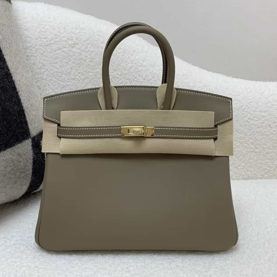 Hermès Birkin 25 in Etoupe Swift leather with gold hardware
