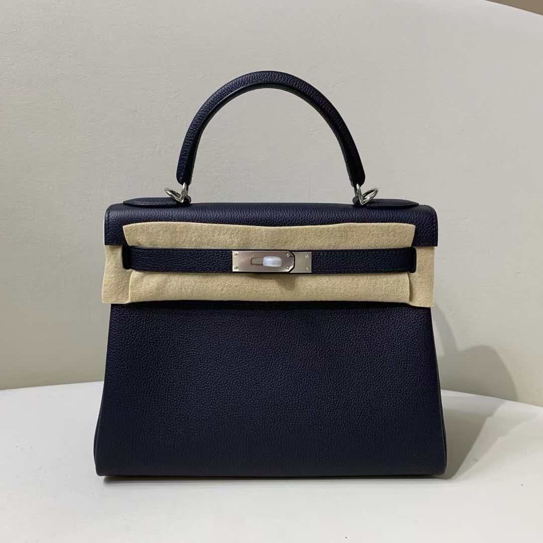 Hermès Kelly 25 Retourne in Togo Leather, Noir, Palladium Hardware