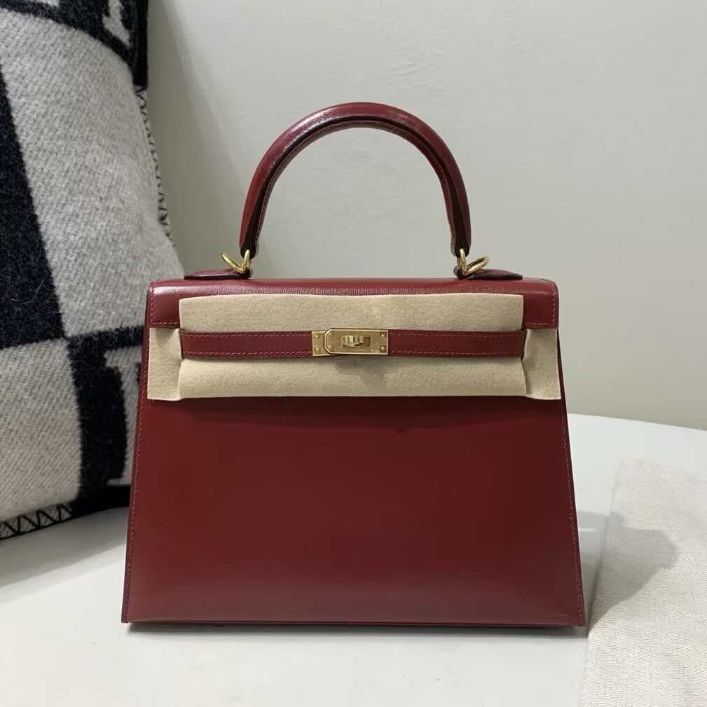 Hermès Kelly 25 Sellier in Box Calf Leather, Rouge H, Gold Hardware