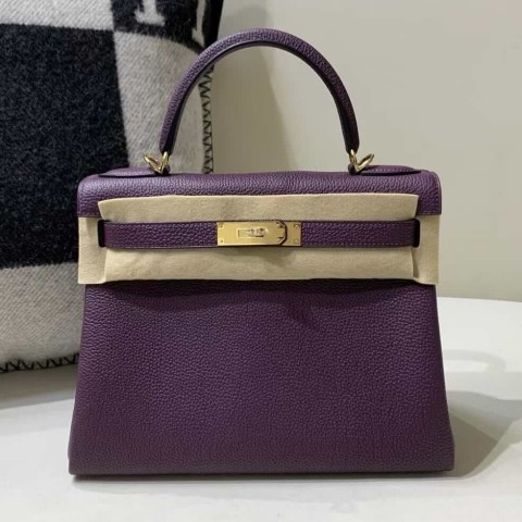 Hermès Kelly 28 in Togo Leather, Anemone, Gold Hardware