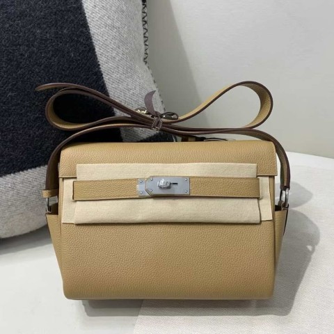 Hermès Kelly Dépêches 25 Pochette in Togo Leather, Gold, Palladium Hardware