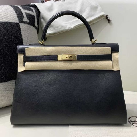 Hermès Kelly 35 Retourne Noir Swift Leather / Gold Hardware