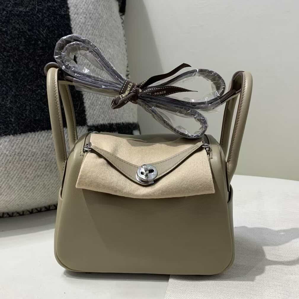 Hermès Lindy 20 Etoupe Swift Leather / Palladium Hardware
