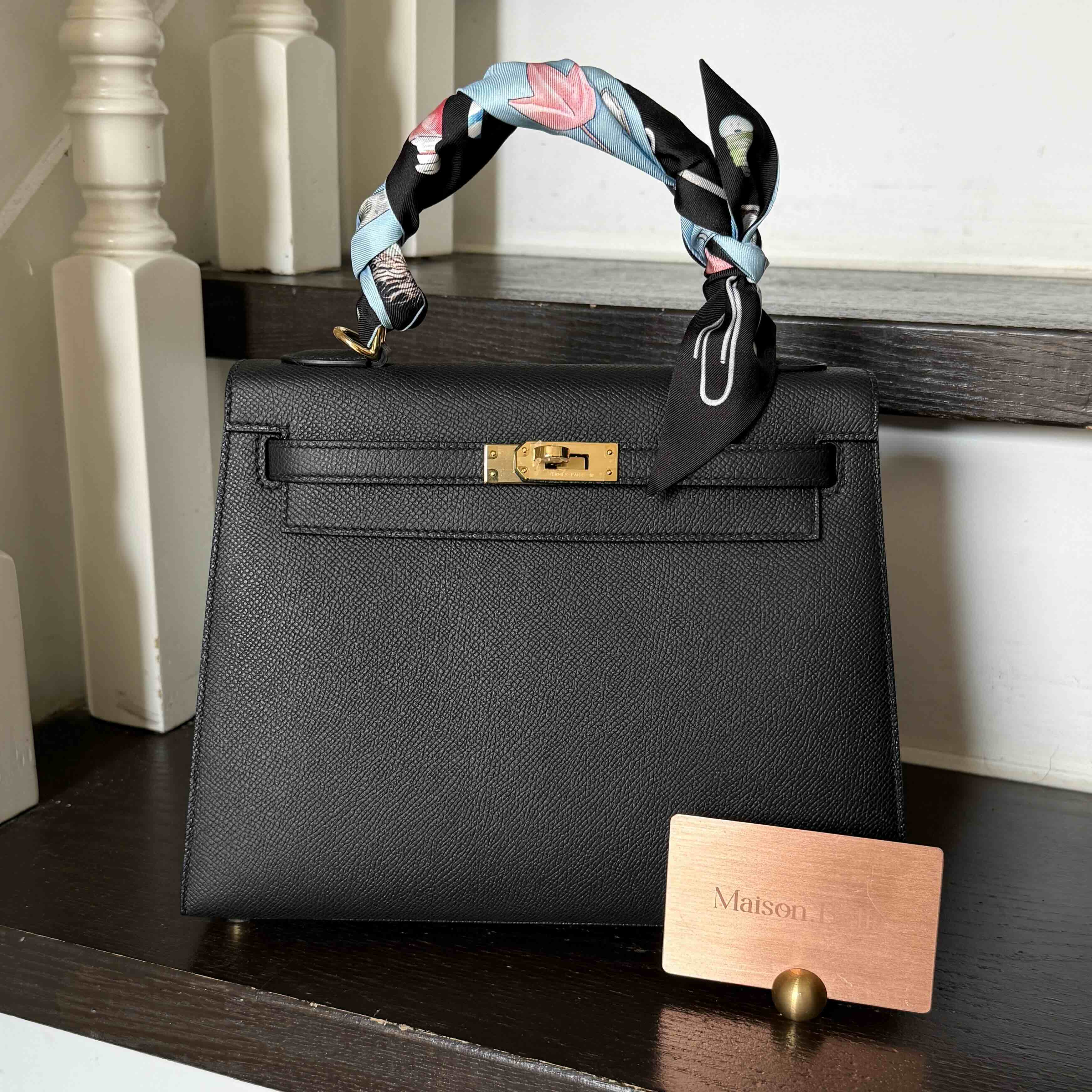 Hermès Kelly 25 Noir Epsom with Gold Hardware