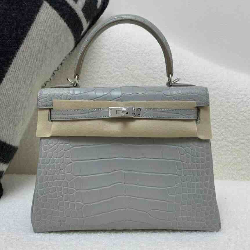 Hermès Kelly 25 Alligator Matte Gris Perle (80 Pearl Grey) with Lemon Yellow Interior, Palladium Hardware