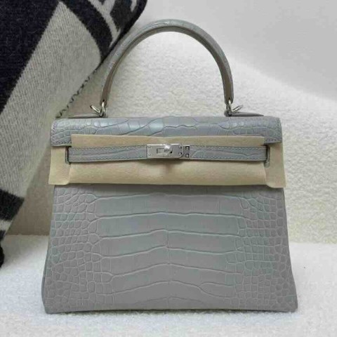 Hermès Kelly 25 Alligator Matte Gris Perle (80 Pearl Grey) with Lemon Yellow Interior, Palladium Hardware