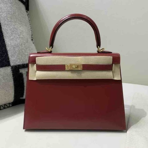 Hermès Kelly 25 Sellier in Box Calf, Rouge H x Gold Hardware